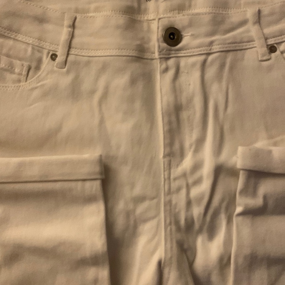 White jeans tags